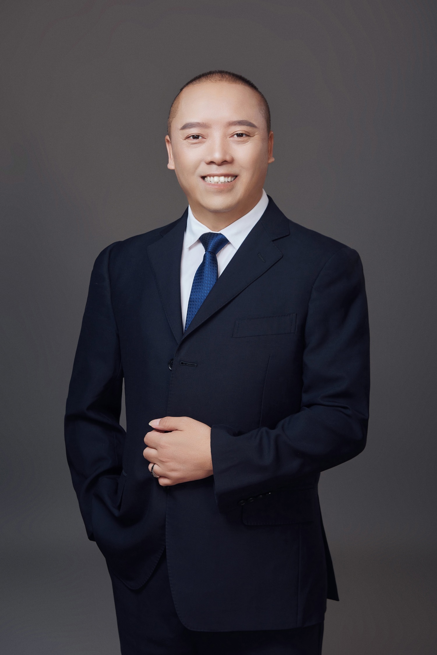 張中(zhong)偉